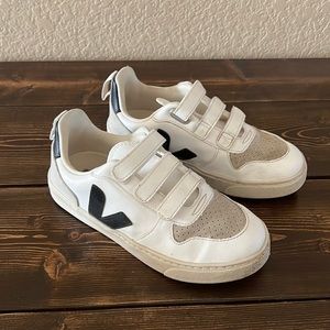 Kids Veja V-10 shoes Can also fit women’s 5